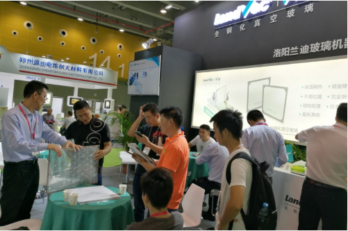 Exposició de tecnologia de vidre corbat i panell tàctil 3D de Guangzhou Internacional